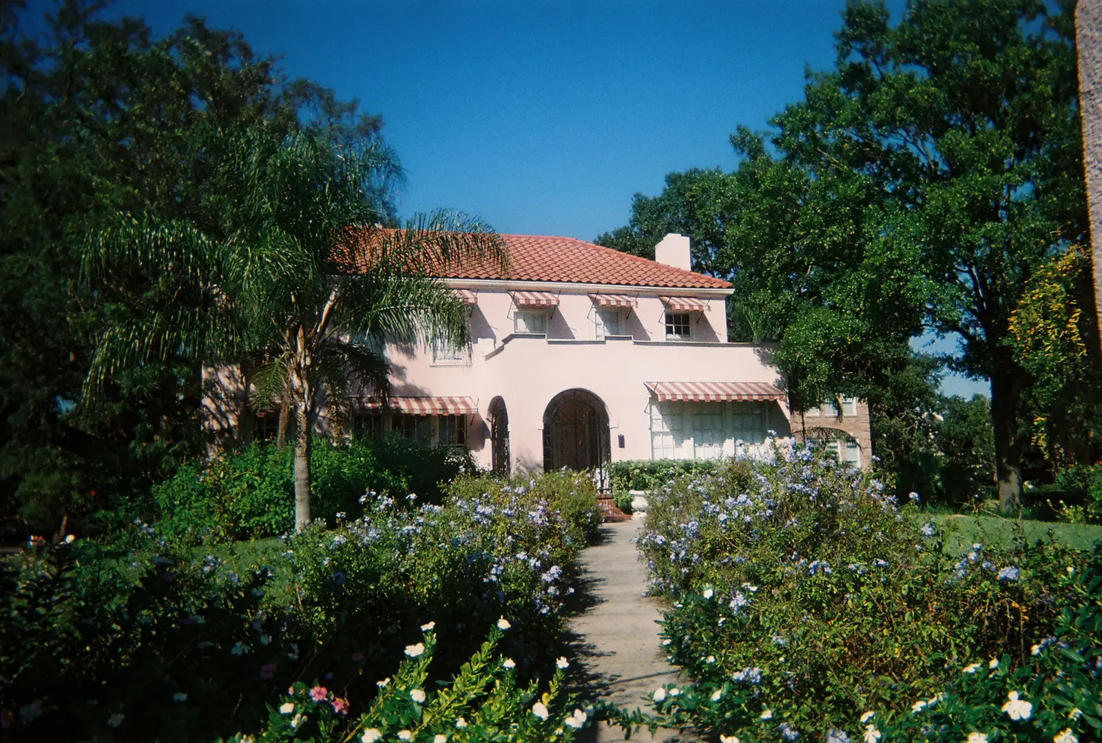 A house in the Hyde Park Historic District in Tampa, where exterior changes go before the Architectural Review Commission.