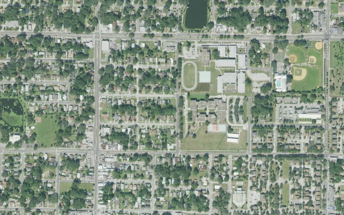 Lockhart Elementary Magnet and the blocks around it on North 17th Street, Tampa, seen from the air