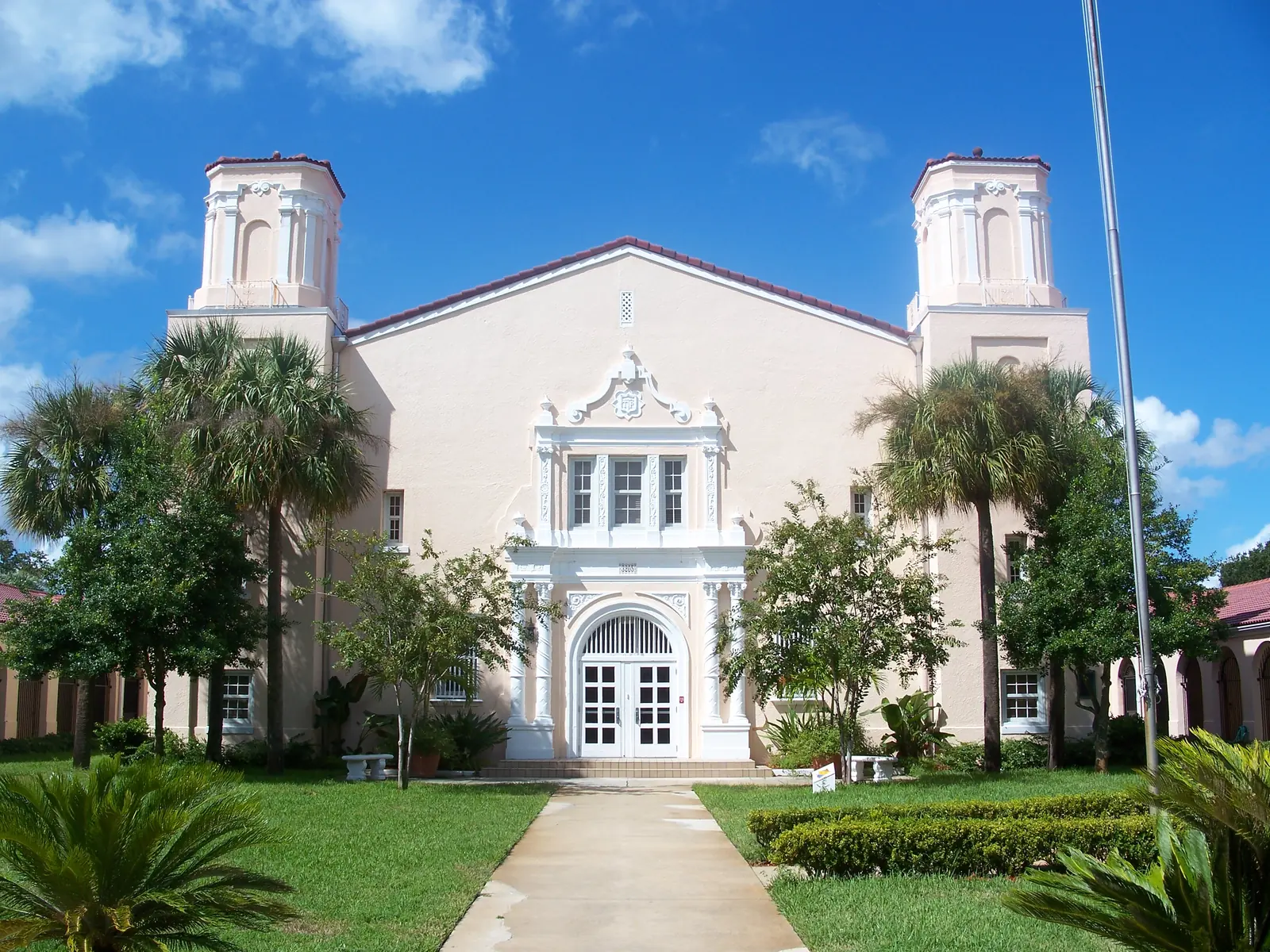The front of Roosevelt Elementary School on South Ferdinand Avenue in Tampa