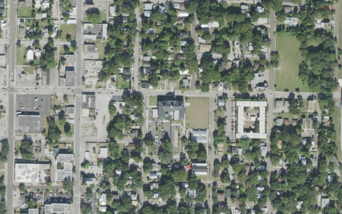 Tampa Heights Elementary Magnet and the blocks around it on East Columbus Drive, Tampa, seen from the air
